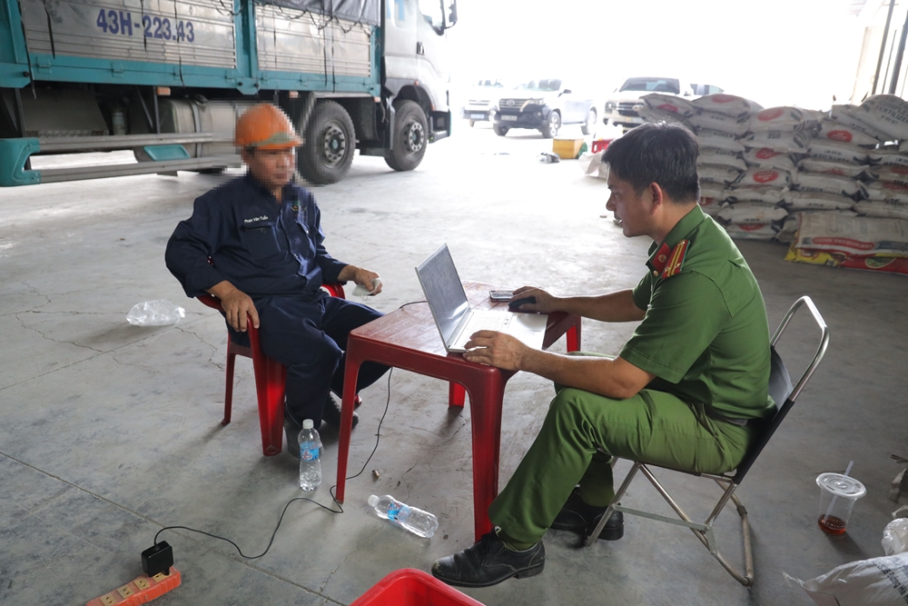 Triệt phá đường dây sản xuất phân bón giả quy mô lớn ở Tây Ninh - Ảnh 3. Triệt phá đường dây sản xuất phân bón giả quy mô lớn ở Tây Ninh - Ảnh 3.