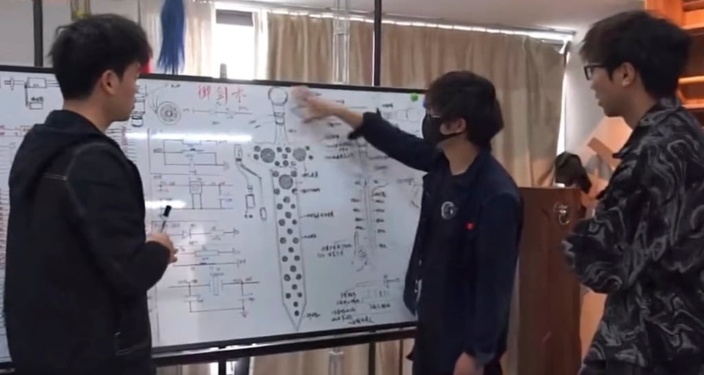 Chàng trai Trung Quốc chế tạo máy bay hình thanh kiếm khổng lồ năm 2026 - Ảnh 2. Chàng trai Trung Quốc chế tạo máy bay hình thanh kiếm khổng lồ năm 2026 - Ảnh 2.