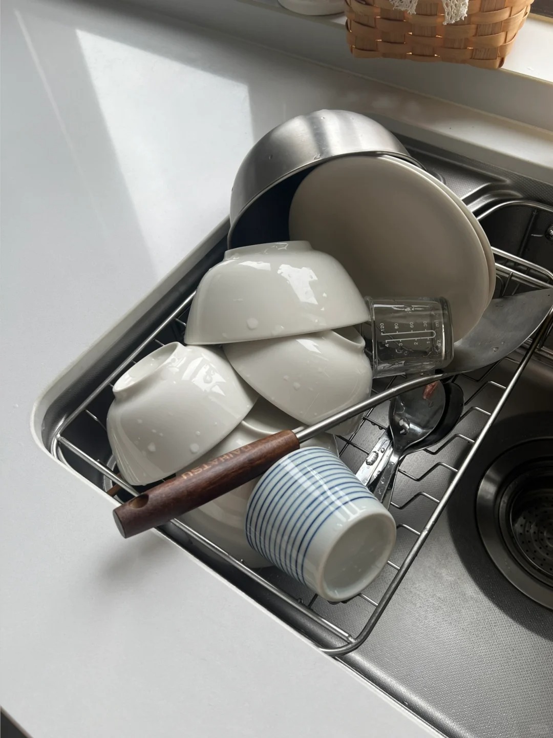 Kh&ocirc;ng thể tin được! T&ocirc;i học được 8 &ldquo;mẹo giữ nh&agrave;&rdquo; cực th&ocirc;ng minh từ mẹ m&igrave;nh v&agrave; nhận ra: Muốn nh&agrave; gọn, người đỡ mệt th&igrave; phải thay đổi tư duy - Ảnh 7.