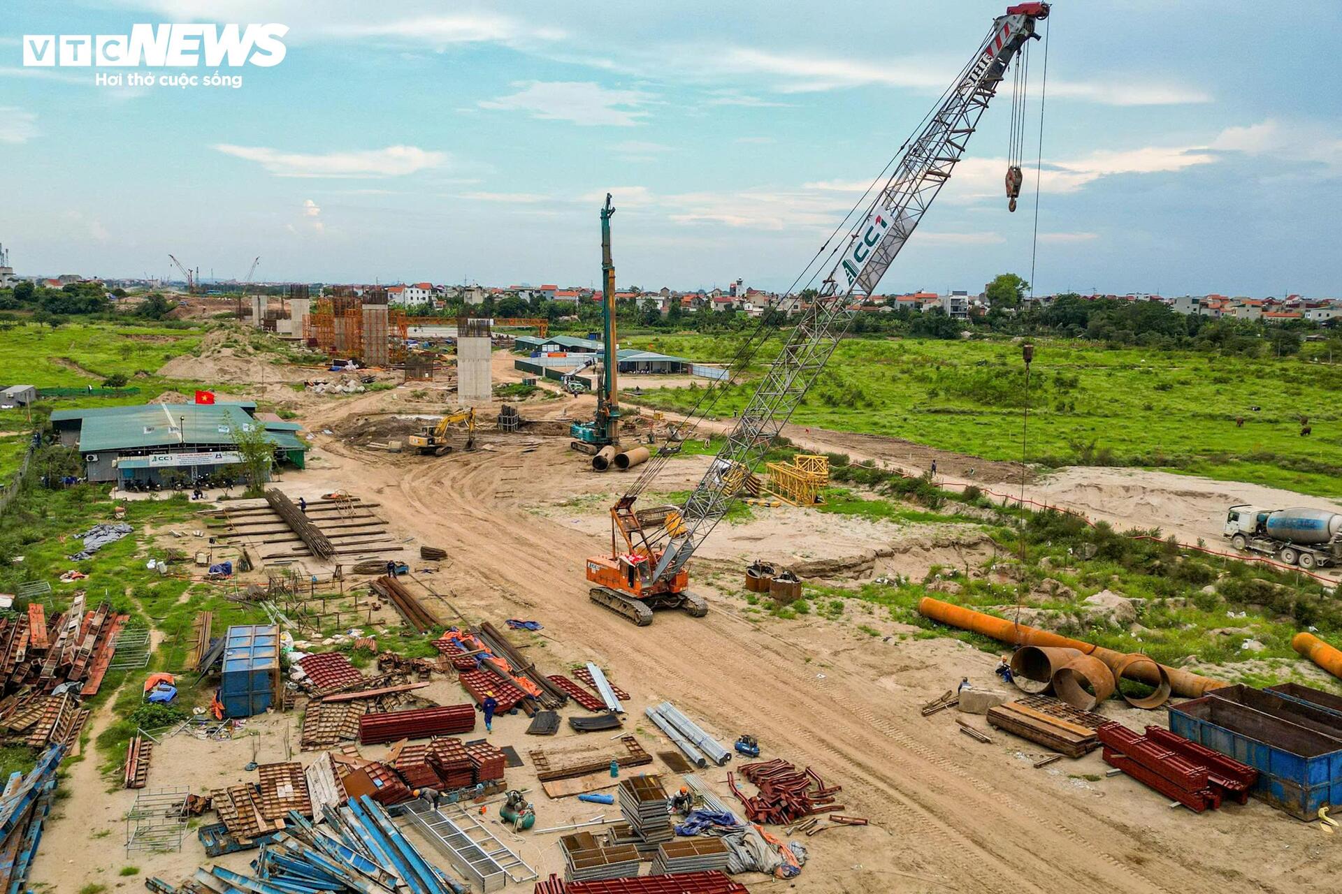 Trụ cầu Hồng H&agrave; vươn cao tr&ecirc;n s&ocirc;ng Hồng , tiến độ thi c&ocirc;ng vượt kế hoạch 2026 - Ảnh 10.