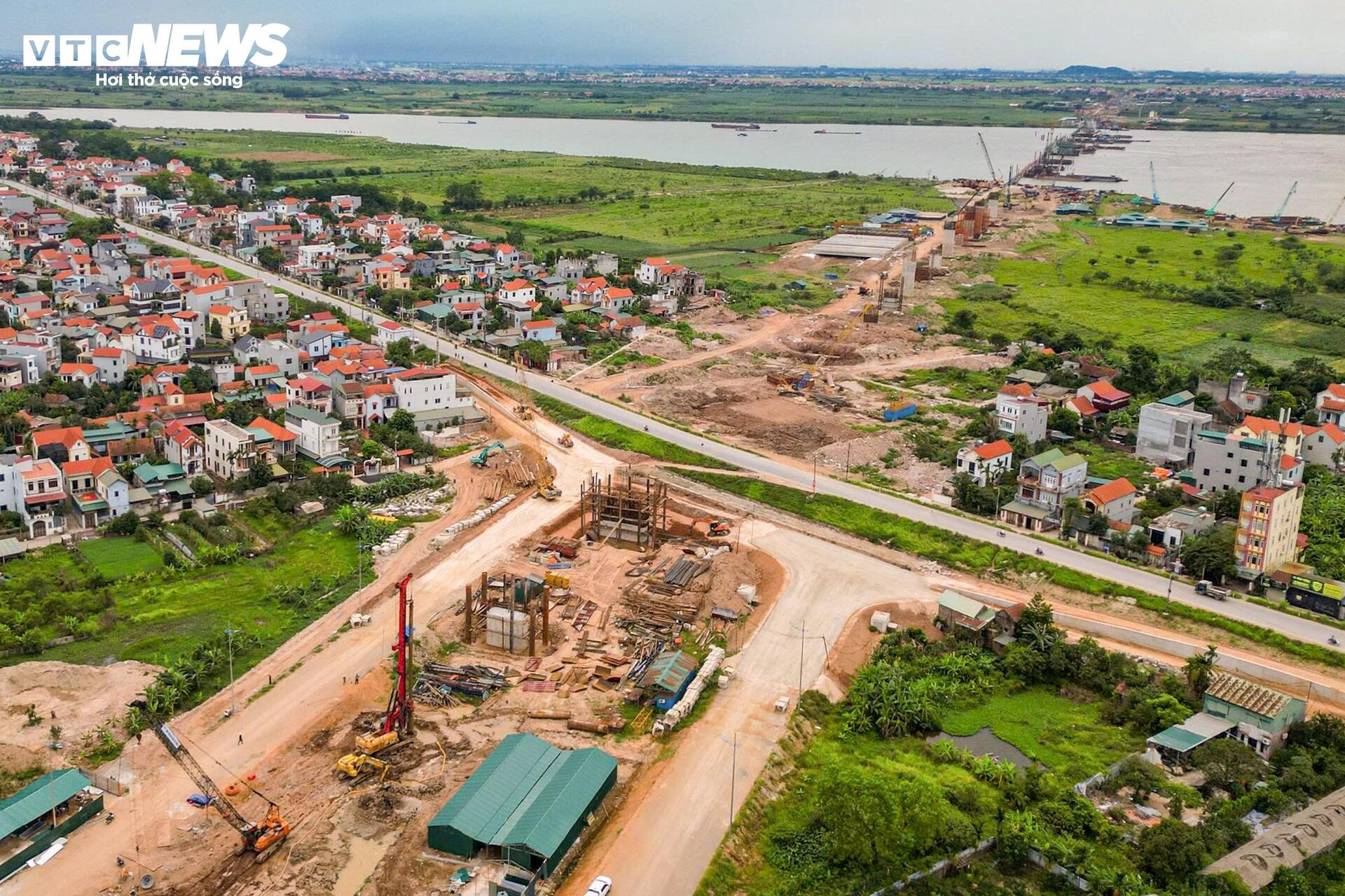 Trụ cầu Hồng H&agrave; vươn cao tr&ecirc;n s&ocirc;ng Hồng , tiến độ thi c&ocirc;ng vượt kế hoạch 2026 - Ảnh 11.