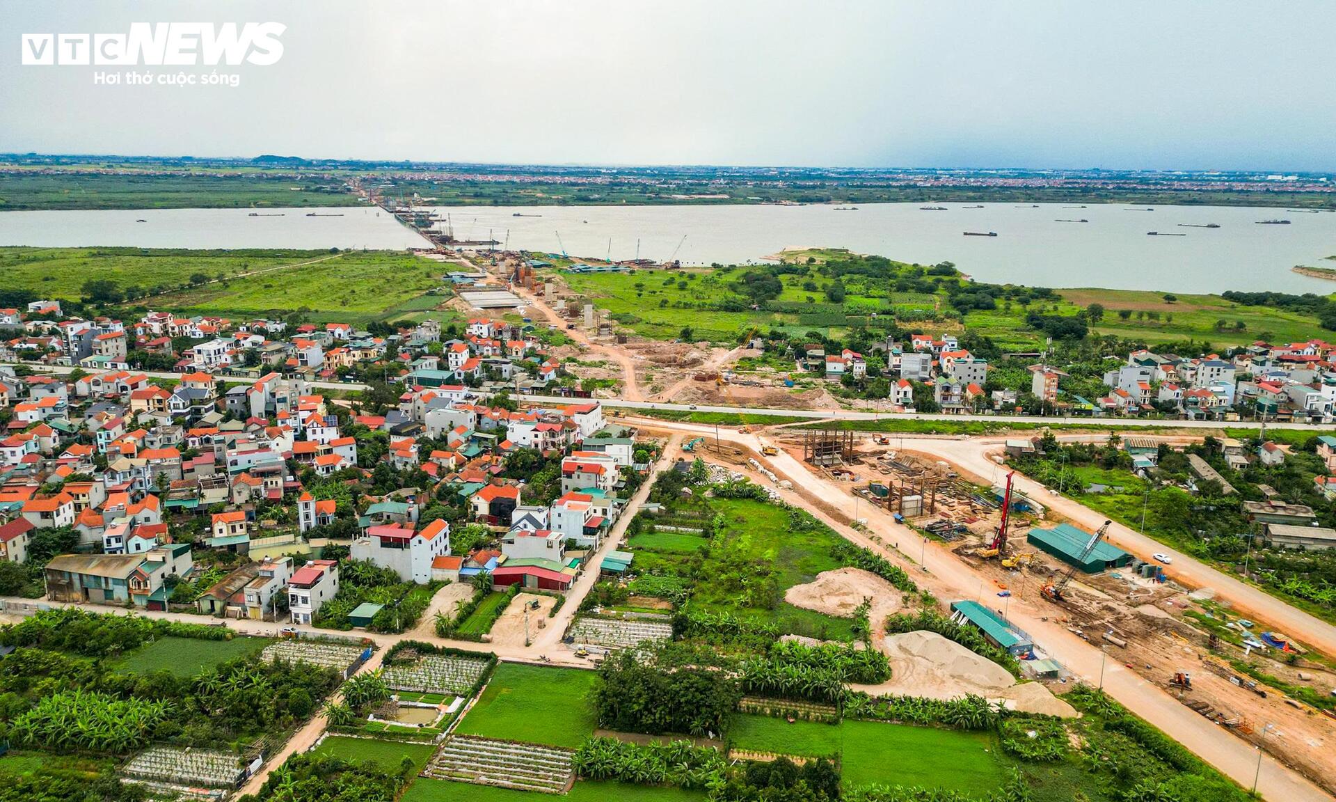 Trụ cầu Hồng H&agrave; vươn cao tr&ecirc;n s&ocirc;ng Hồng , tiến độ thi c&ocirc;ng vượt kế hoạch 2026 - Ảnh 1.