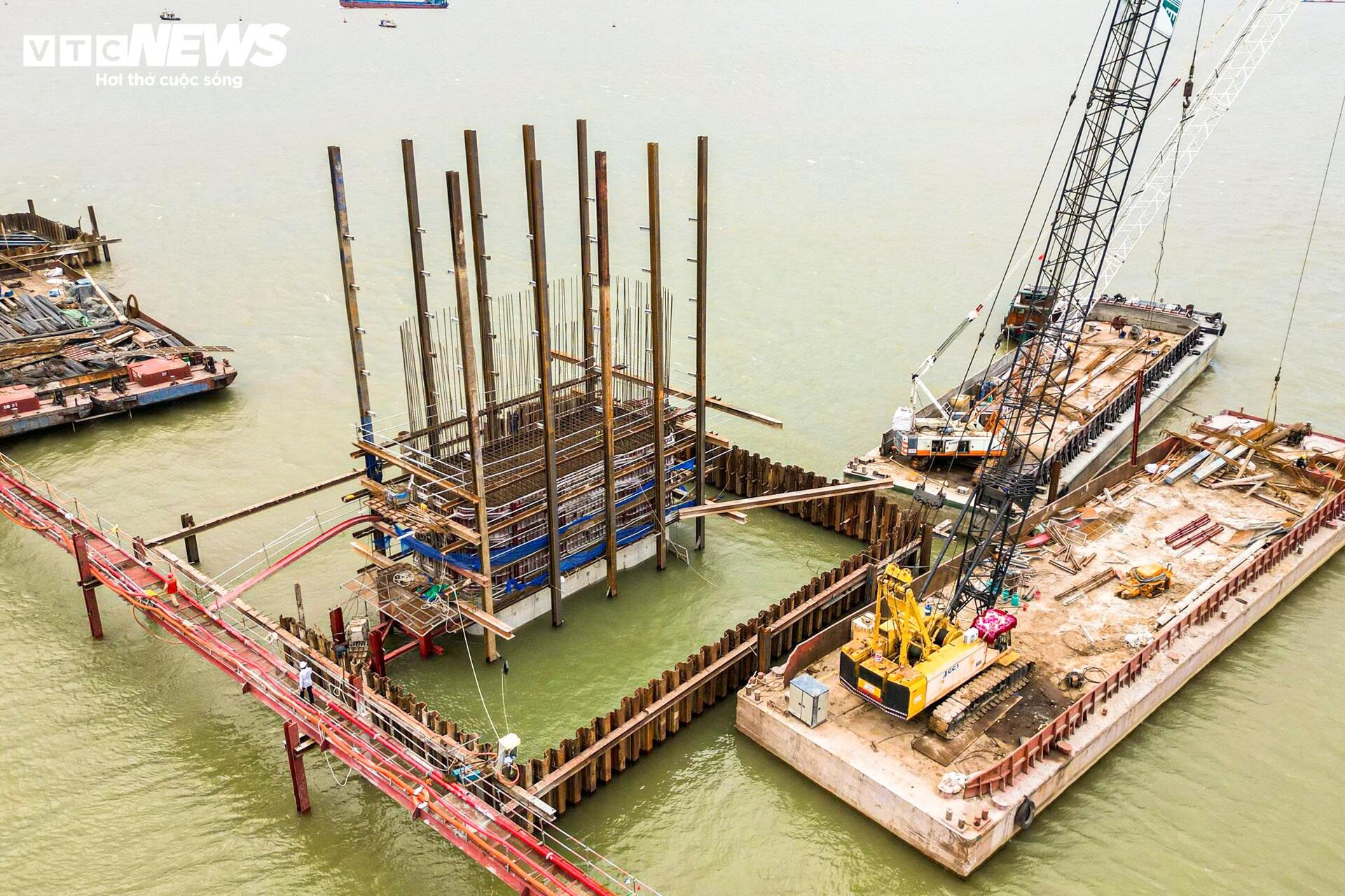 Trụ cầu Hồng H&agrave; vươn cao tr&ecirc;n s&ocirc;ng Hồng , tiến độ thi c&ocirc;ng vượt kế hoạch 2026 - Ảnh 5.
