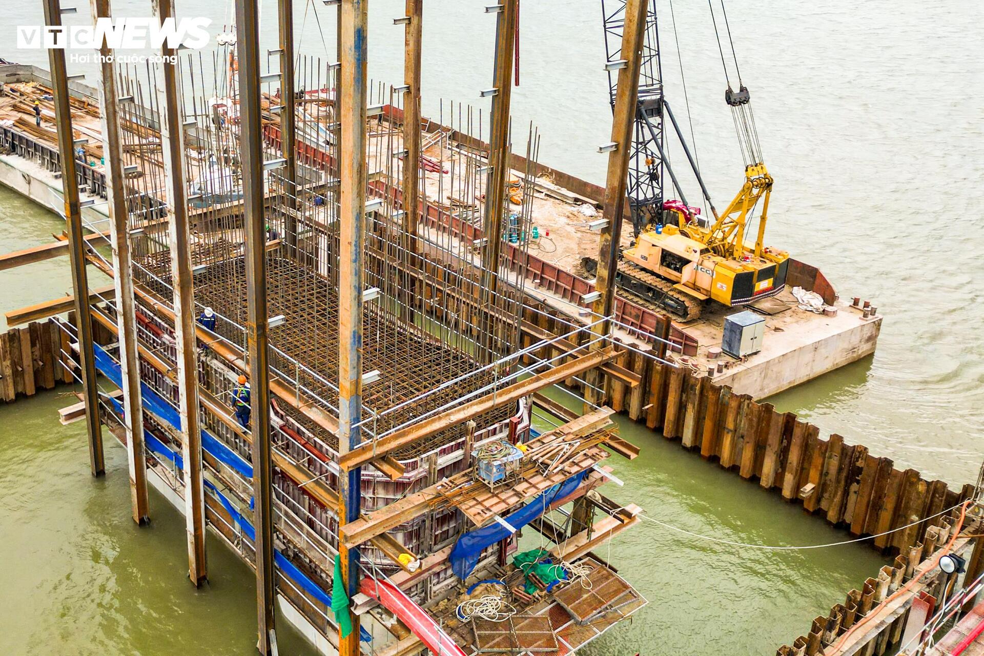 Trụ cầu Hồng H&agrave; vươn cao tr&ecirc;n s&ocirc;ng Hồng , tiến độ thi c&ocirc;ng vượt kế hoạch 2026 - Ảnh 6.