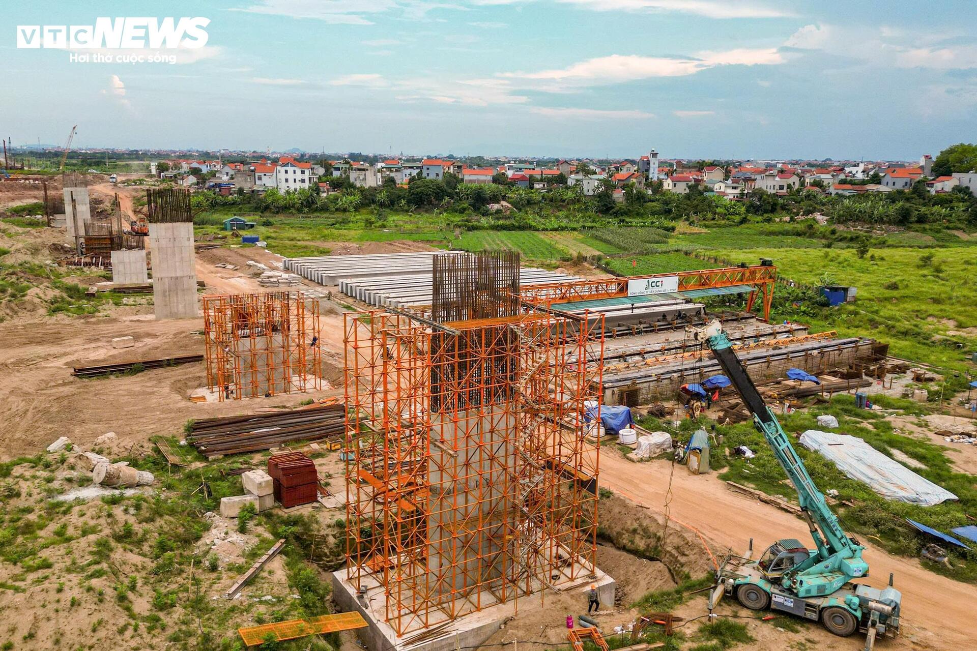 Trụ cầu Hồng H&agrave; vươn cao tr&ecirc;n s&ocirc;ng Hồng , tiến độ thi c&ocirc;ng vượt kế hoạch 2026 - Ảnh 8.