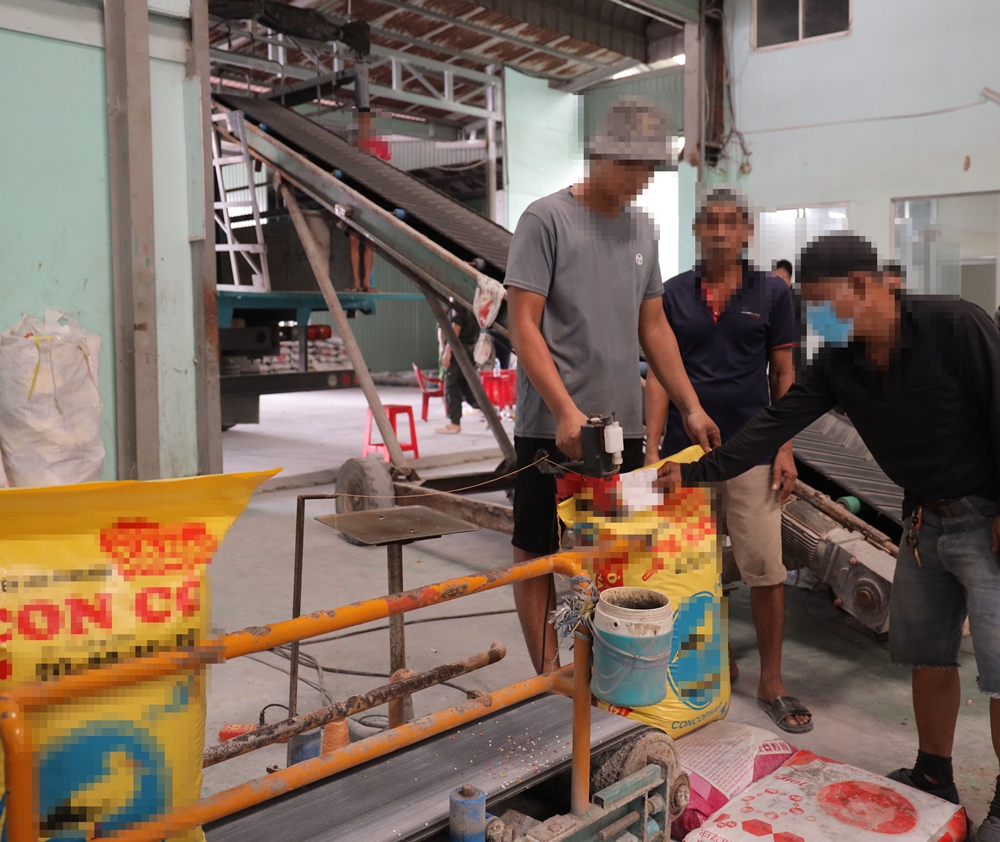 Triệt phá đường dây sản xuất phân bón giả quy mô lớn ở Tây Ninh - Ảnh 1. Triệt phá đường dây sản xuất phân bón giả quy mô lớn ở Tây Ninh - Ảnh 1.