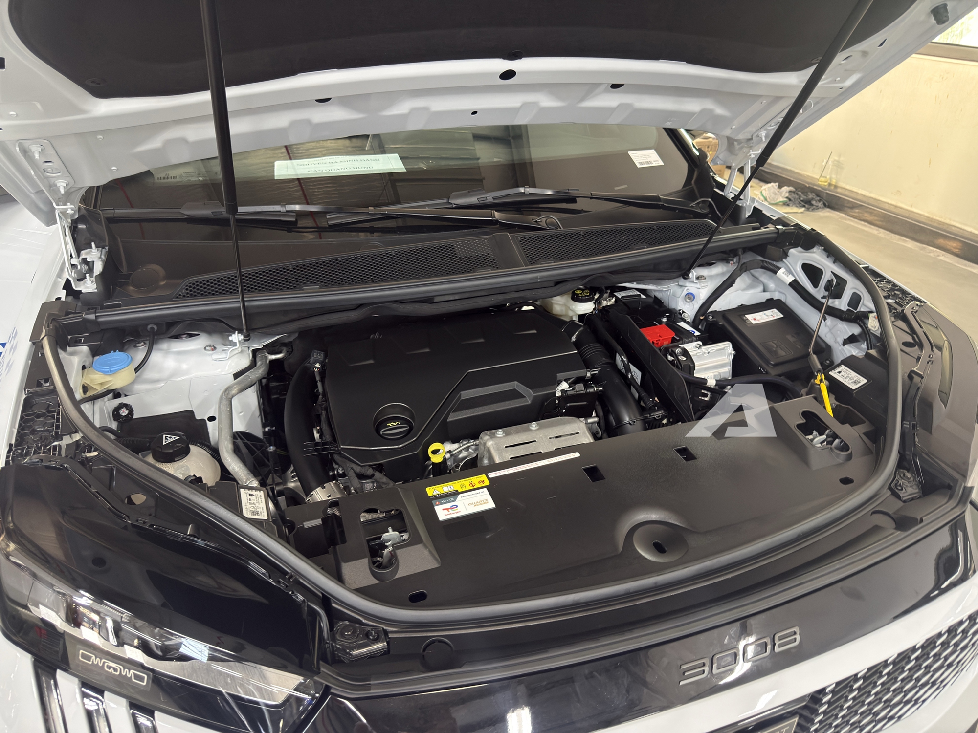 Ảnh thực tế Peugeot 3008 đời mới tại Việt Nam: Dáng coupe sành điệu, màn cong siêu dài, chờ giá để cạnh tranh CX-5, Tucson- Ảnh 8. Ảnh thực tế Peugeot 3008 đời mới tại Việt Nam: Dáng coupe sành điệu, màn cong siêu dài, chờ giá để cạnh tranh CX-5, Tucson- Ảnh 8.