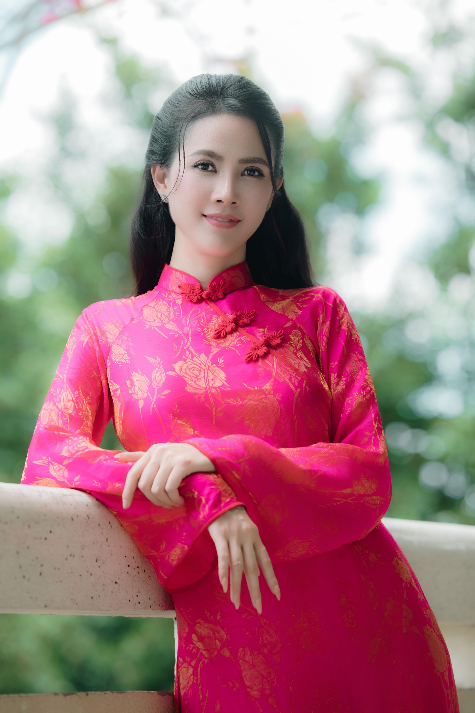 Hoa hậu Phan Thị Mơ trở về trường cũ, trao 30 triệu đồng hỗ trợ học sinh vượt khó - Ảnh 6.