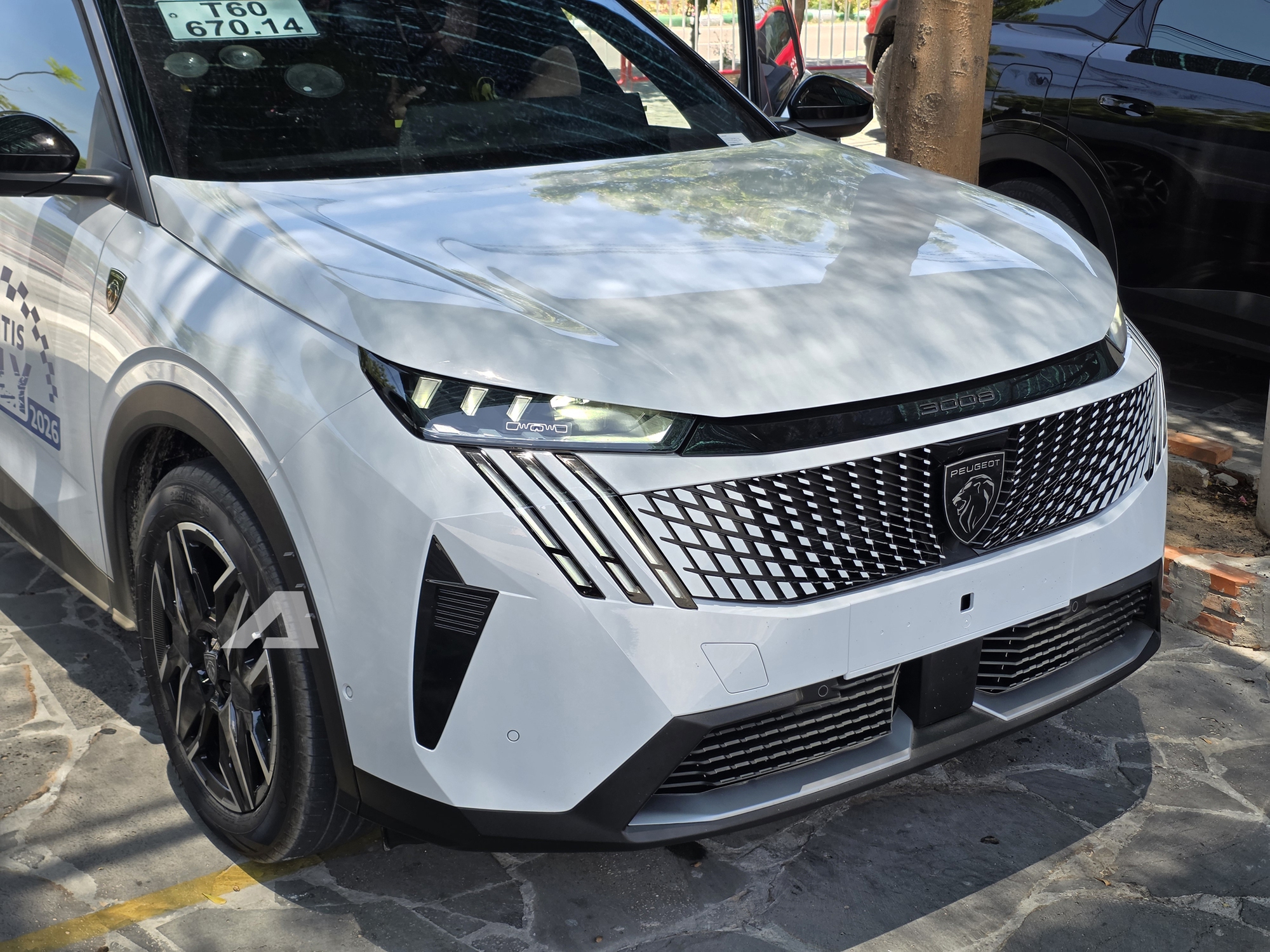 Ảnh thực tế Peugeot 3008 đời mới tại Việt Nam: Dáng coupe sành điệu, màn cong siêu dài, chờ giá để cạnh tranh CX-5, Tucson- Ảnh 1. Ảnh thực tế Peugeot 3008 đời mới tại Việt Nam: Dáng coupe sành điệu, màn cong siêu dài, chờ giá để cạnh tranh CX-5, Tucson- Ảnh 1.