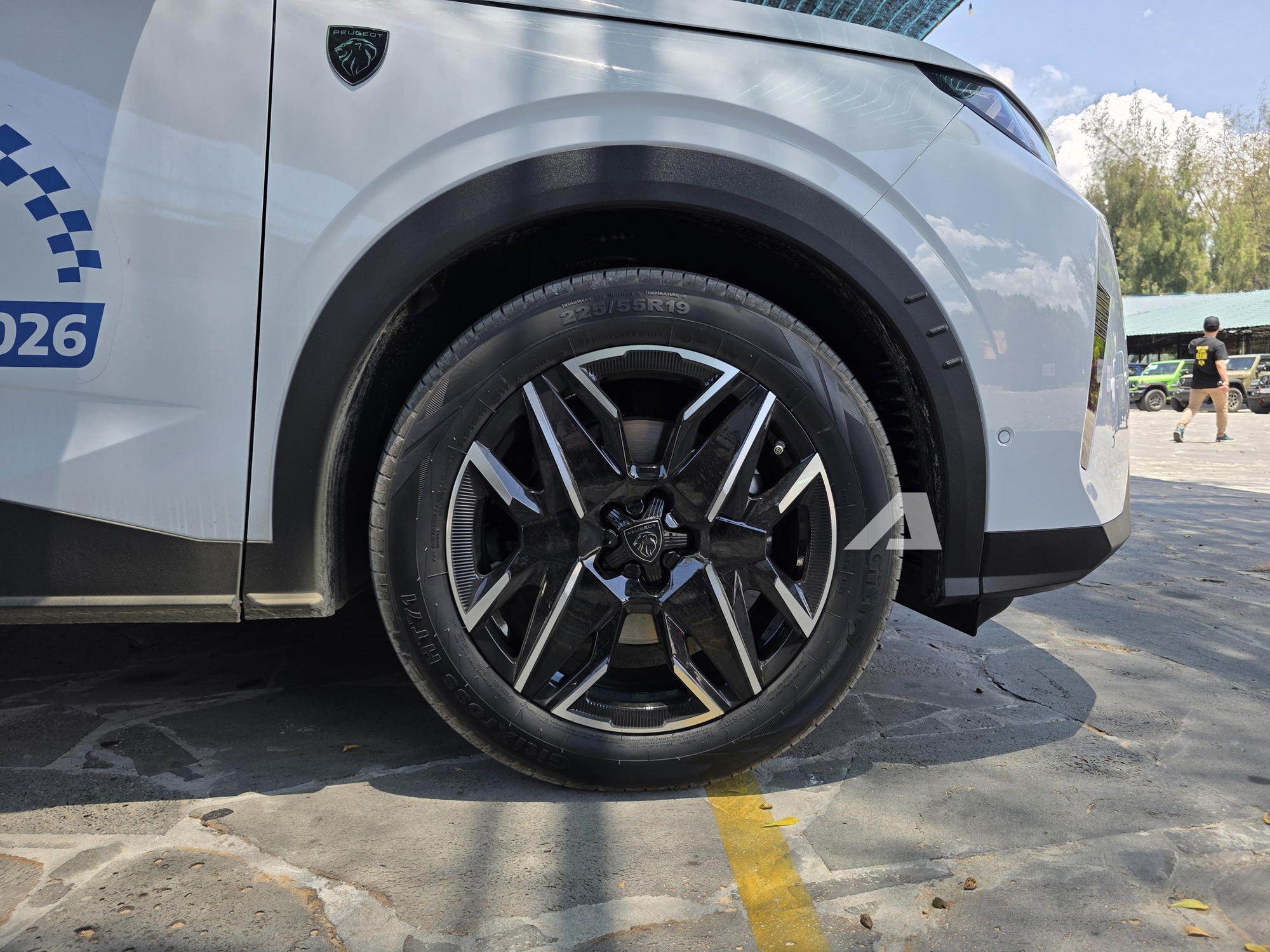 Ảnh thực tế Peugeot 3008 đời mới tại Việt Nam: Dáng coupe sành điệu, màn cong siêu dài, chờ giá để cạnh tranh CX-5, Tucson- Ảnh 7. Ảnh thực tế Peugeot 3008 đời mới tại Việt Nam: Dáng coupe sành điệu, màn cong siêu dài, chờ giá để cạnh tranh CX-5, Tucson- Ảnh 7.
