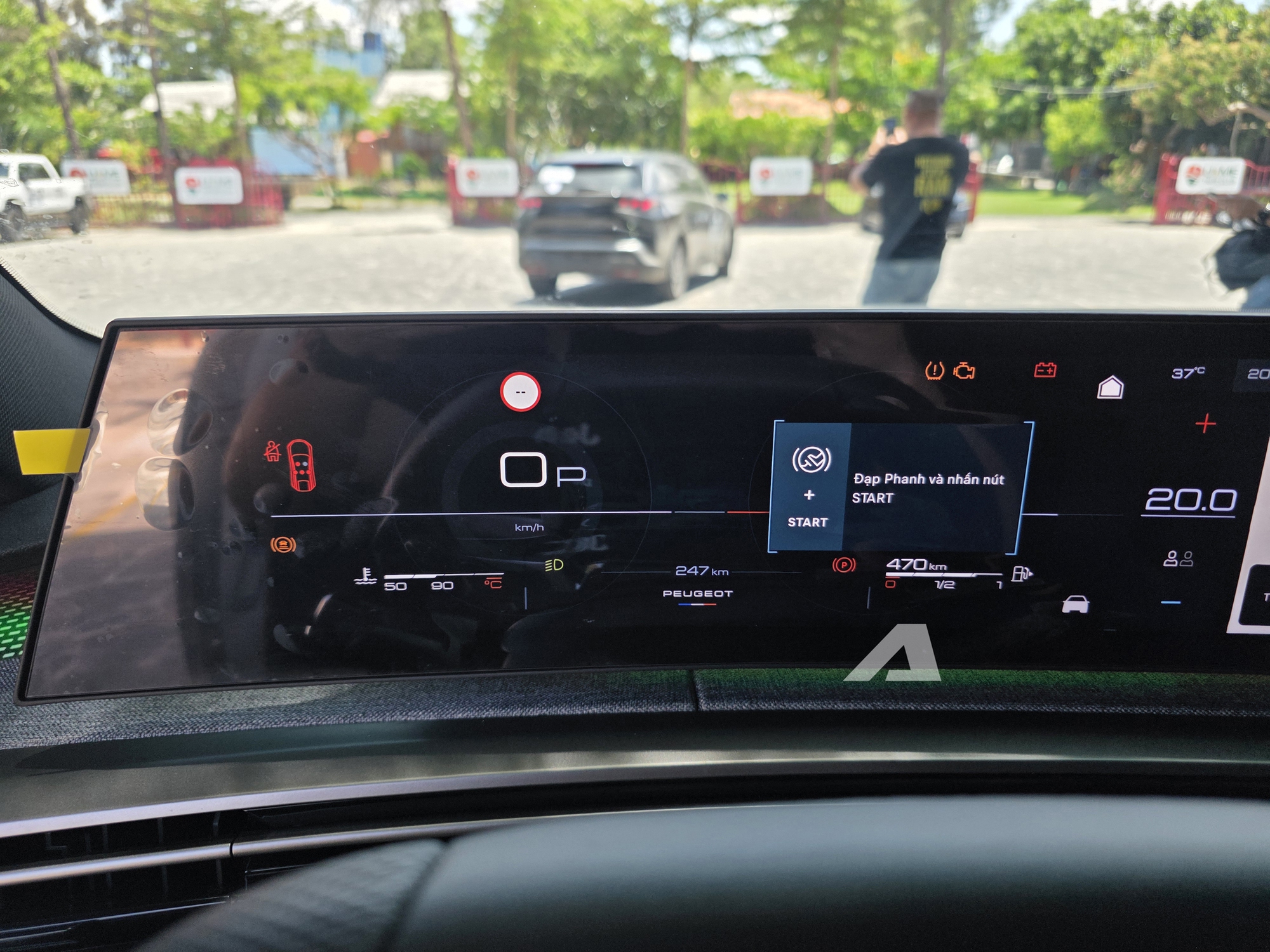 Ảnh thực tế Peugeot 3008 đời mới tại Việt Nam: Dáng coupe sành điệu, màn cong siêu dài, chờ giá để cạnh tranh CX-5, Tucson- Ảnh 14. Ảnh thực tế Peugeot 3008 đời mới tại Việt Nam: Dáng coupe sành điệu, màn cong siêu dài, chờ giá để cạnh tranh CX-5, Tucson- Ảnh 14.