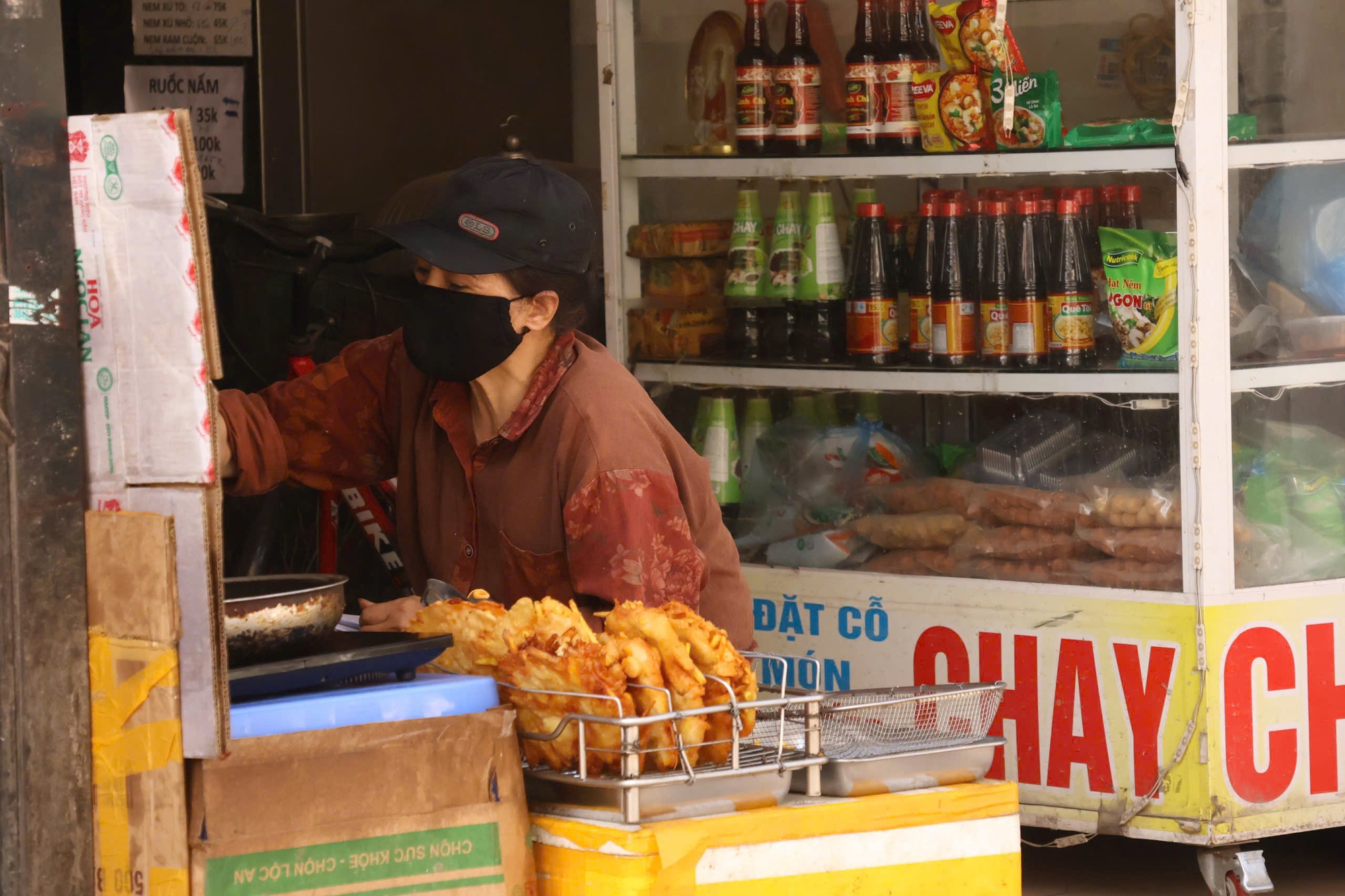 Bụi mịn Hà Nội: Người dân Thủ đô khốn khổ vì ô nhiễm từ đại công trường - Ảnh 7. Bụi mịn Hà Nội: Người dân Thủ đô khốn khổ vì ô nhiễm từ đại công trường - Ảnh 7.