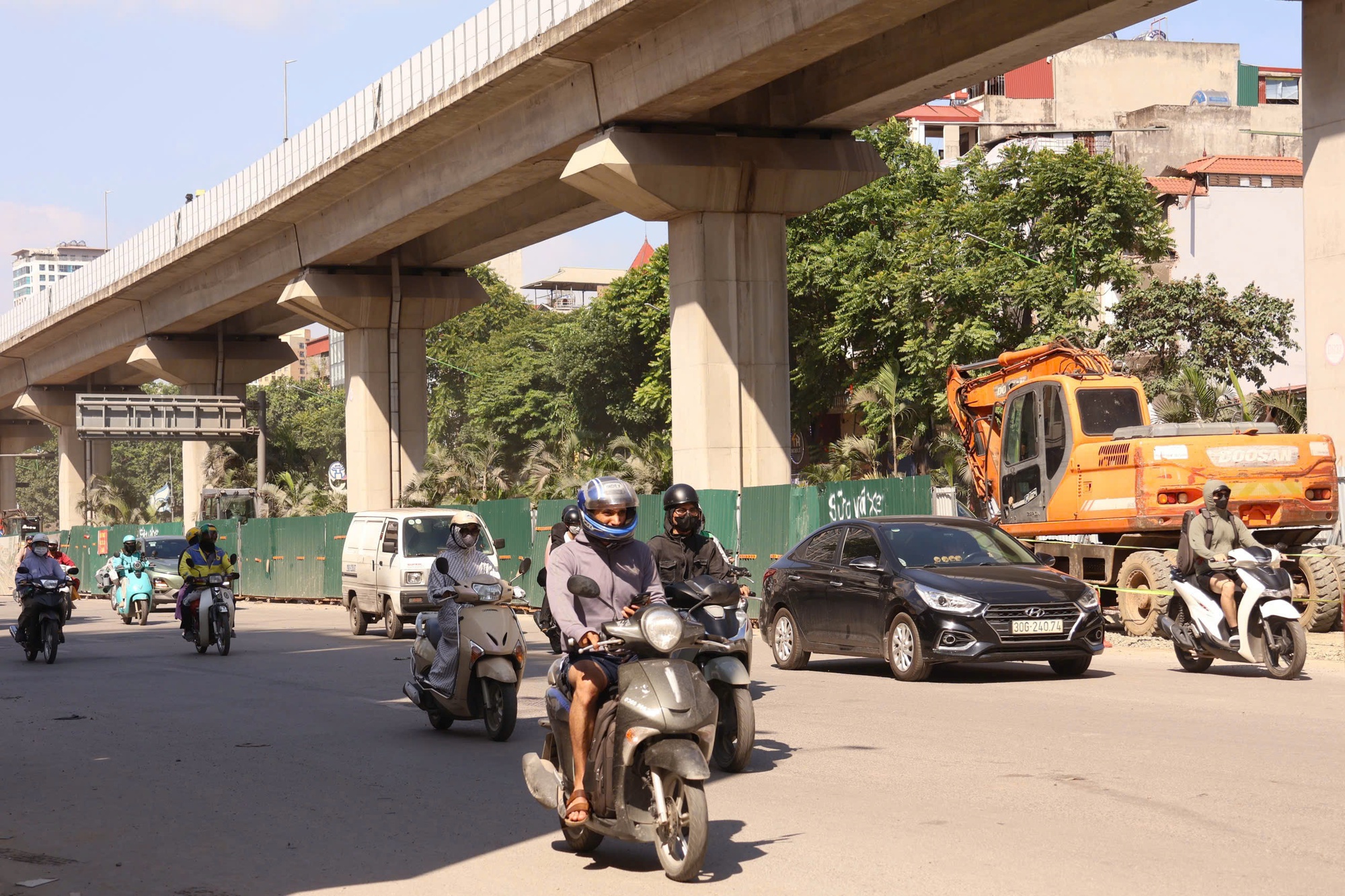 Bụi mịn Hà Nội: Người dân Thủ đô khốn khổ vì ô nhiễm từ đại công trường - Ảnh 2. Bụi mịn Hà Nội: Người dân Thủ đô khốn khổ vì ô nhiễm từ đại công trường - Ảnh 2.