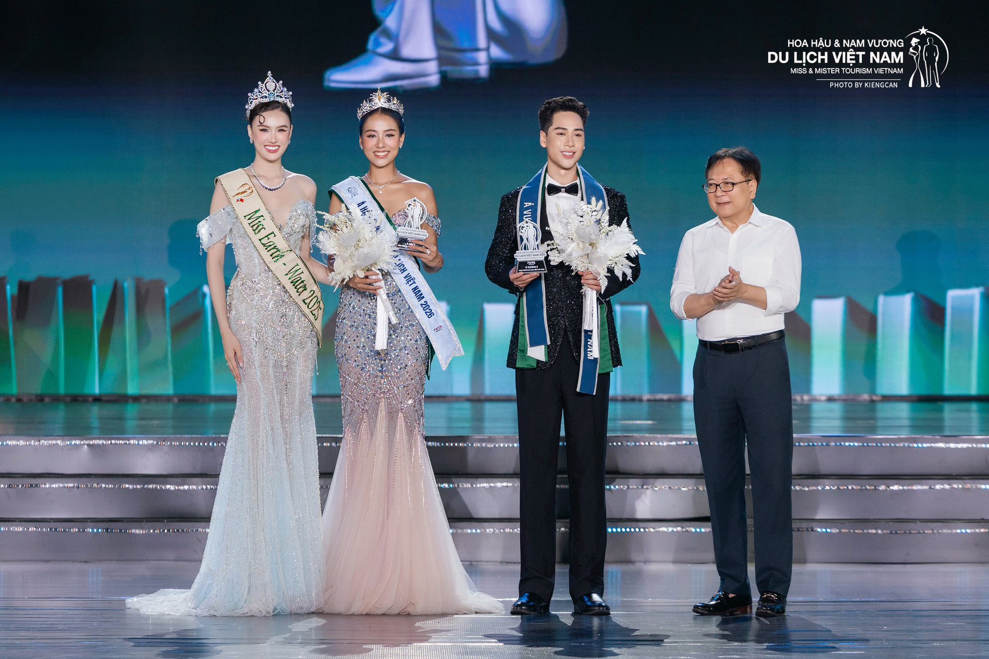 Minh Tuấn đăng quang &Aacute; vương Du lịch Việt Nam 2026, gi&agrave;nh th&ecirc;m giải t&agrave;i năng - Ảnh 1.