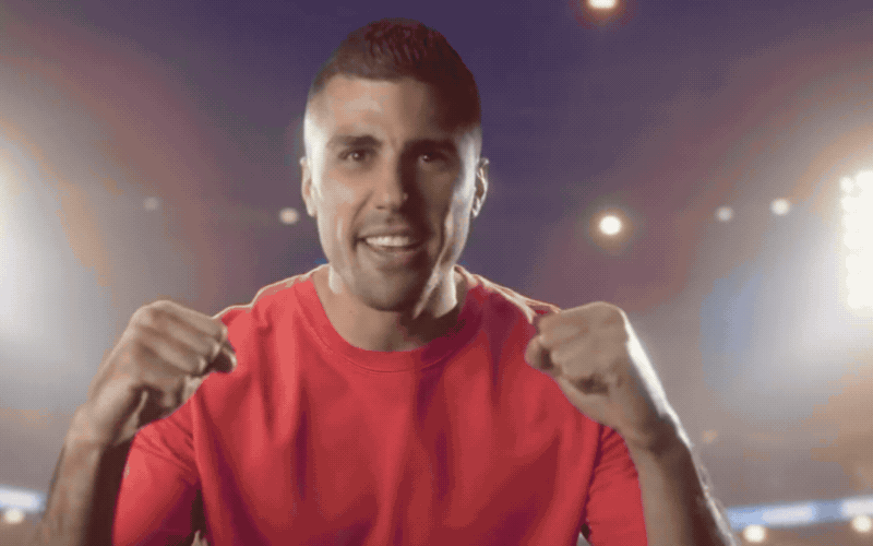 &ldquo;Nữ ho&agrave;ng nhạc World Cup&rdquo; t&aacute;i xuất: Mang Messi đi đ&oacute;ng MV, hi&ecirc;n ngang khoe d&aacute;ng b&ecirc;n cạnh biểu tượng quốc gia- Ảnh 1.