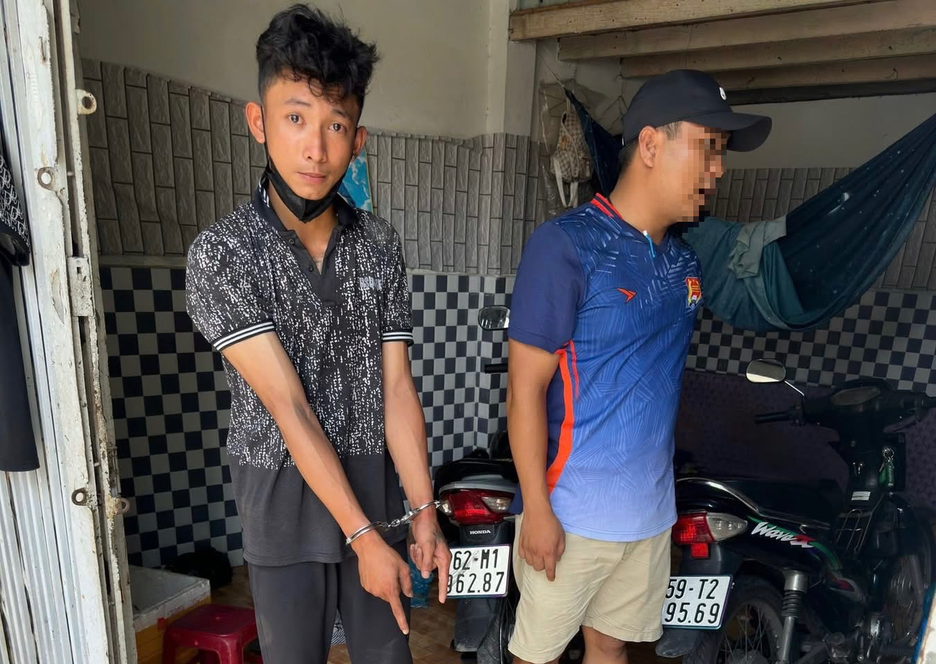 Cướp giật tài sản Tại TPHCM: Hai nghi Phạm bị bắt Ngay sau vụ việc - Ảnh 1. Cướp giật tài sản Tại TPHCM: Hai nghi Phạm bị bắt Ngay sau vụ việc - Ảnh 1.