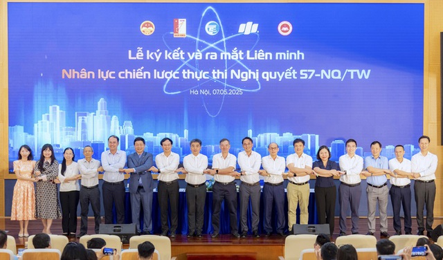 Chủ tịch FPT Trương Gia B&igrave;nh: Ch&uacute;ng t&ocirc;i đi ra thế giới kh&ocirc;ng phải để "c&oacute; mặt", m&agrave; l&agrave; để Việt Nam "c&oacute; vị thế" tr&ecirc;n to&agrave;n cầu - Ảnh 1.