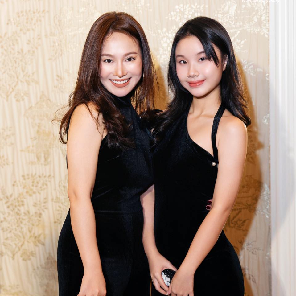 Con gái ca sĩ Thu Phượng năng nổ tiếp sức mùa thi - Ảnh 1. Con gái ca sĩ Thu Phượng năng nổ tiếp sức mùa thi - Ảnh 1.