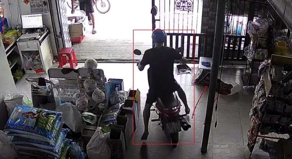Chủ tiệm tạp hóa lấy xe máy rời nhà rồi mất tích bí ẩn ở TP.HCM: Con gái tiết lộ biểu hiện của bố trước đó - Ảnh 2.
