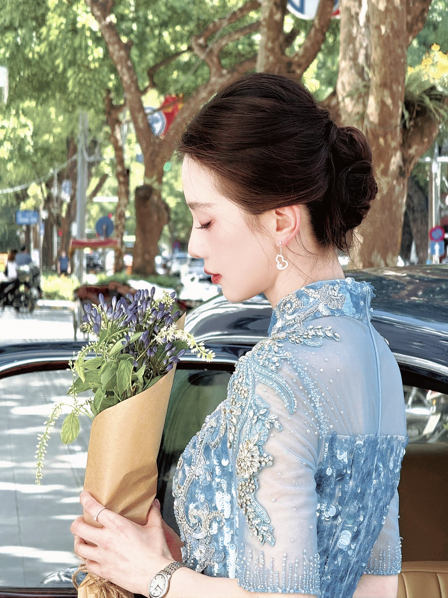 Mỹ nhân đẹp nhất Trung Quốc xuống phố đi bộ Hồ Gươm 