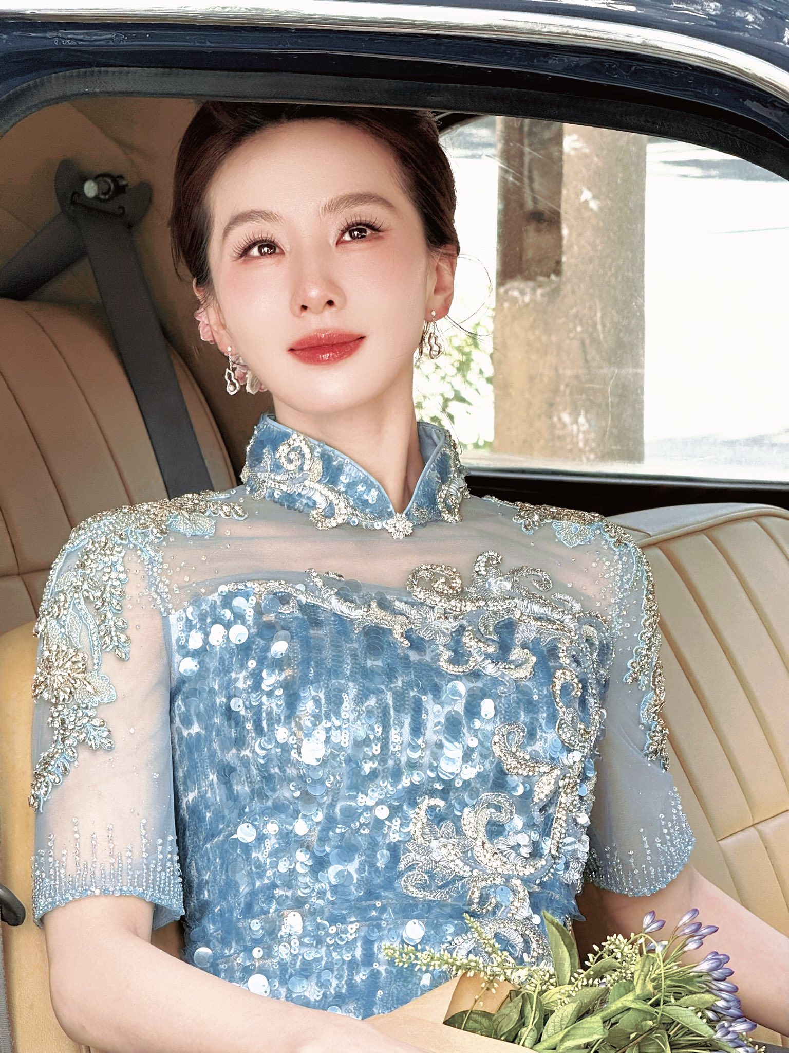 Mỹ nhân đẹp nhất Trung Quốc xuống phố đi bộ Hồ Gươm 