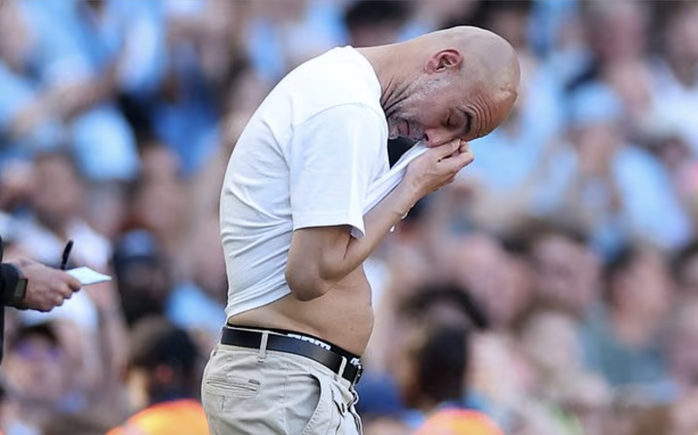 Nước mắt ng&agrave;y chia tay Man City của Pep Guardiola - Ảnh 11.