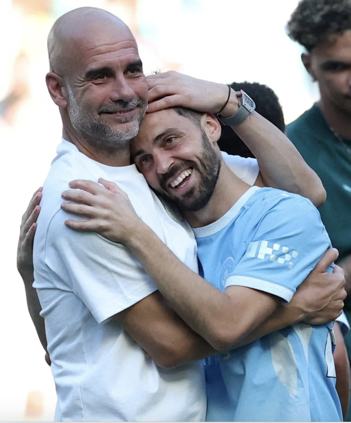 Nước mắt ng&agrave;y chia tay Man City của Pep Guardiola - Ảnh 3.