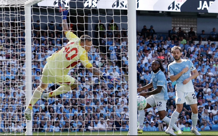 Nước mắt ng&agrave;y chia tay Man City của Pep Guardiola - Ảnh 4.
