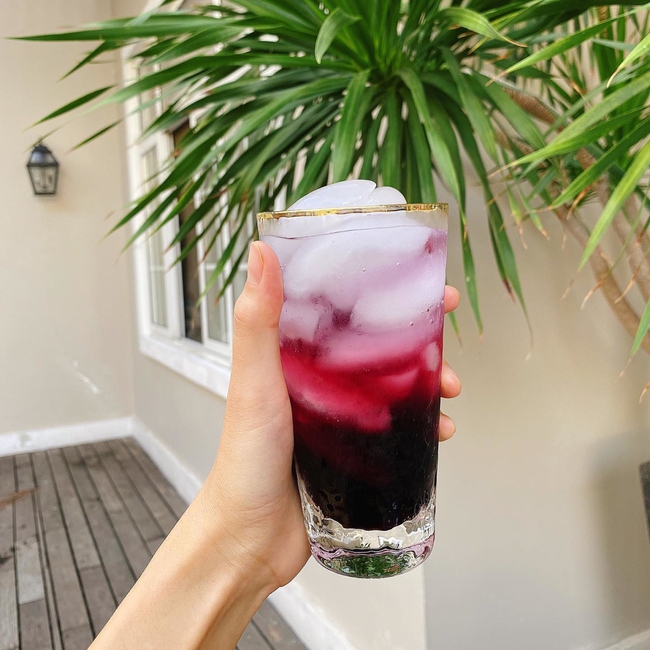 Giữa đỉnh điểm nắng n&oacute;ng: Học Tăng Thanh H&agrave; uống loại tr&agrave; "cứu" collagen, chống nắng, chống gi&agrave; cho da cực đỉnh - Ảnh 2.