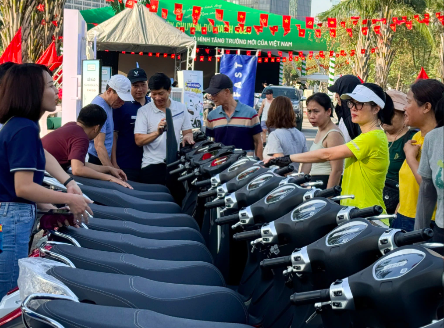 Nhu cầu chuyển đổi từ xe xăng sang xe điện tăng mạnh trong năm 2026 - Ảnh 1. Nhu cầu chuyển đổi từ xe xăng sang xe điện tăng mạnh trong năm 2026 - Ảnh 1.