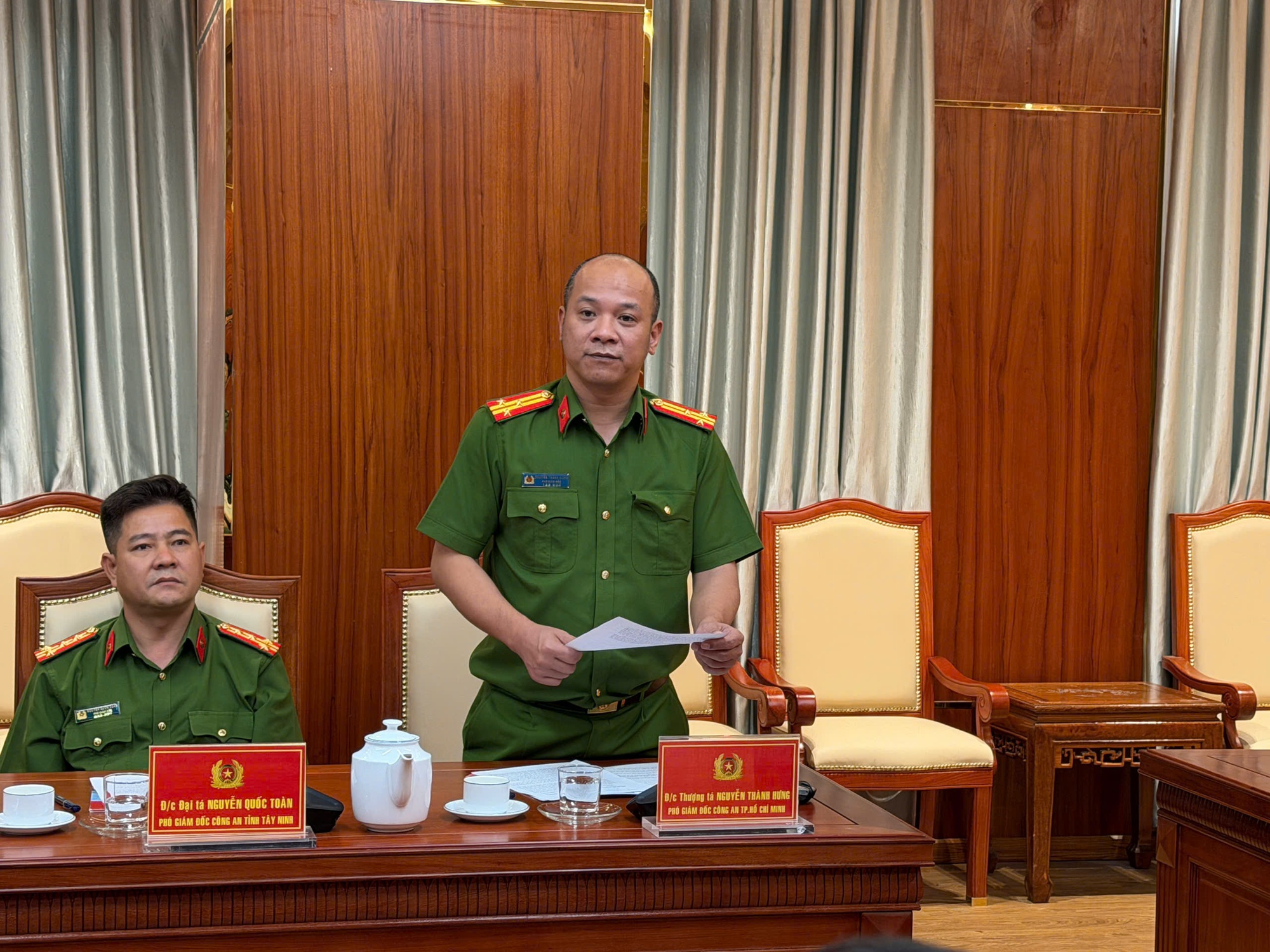 Công an TPHCM truy bắt sát thủ nước ngòai chỉ trong 24 giờ sau vụ giết người - Ảnh 3. Công an TPHCM truy bắt sát thủ nước ngòai chỉ trong 24 giờ sau vụ giết người - Ảnh 3.
