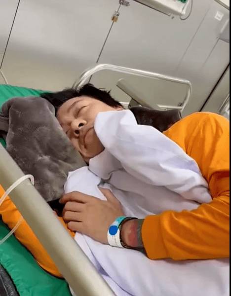 Tuấn Hưng nói thẳng tình trạng sức khỏe, liên tiếp nhập viện: "Như là chuyện giả vờ, không ai tin" - Ảnh 1. Tuấn Hưng nói thẳng tình trạng sức khỏe, liên tiếp nhập viện: "Như là chuyện giả vờ, không ai tin" - Ảnh 1.