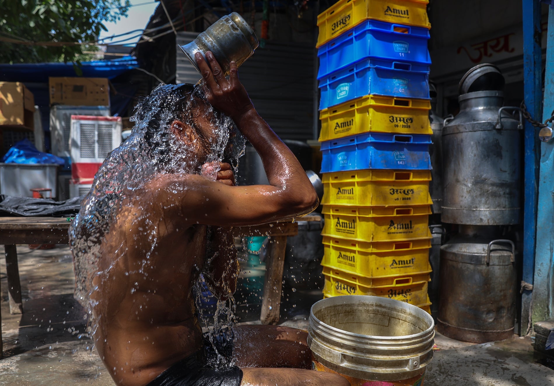 Đêm nóng hơn, hiệu ứng đảo nhiệt, hàng triệu người lao động kiệt sức - Ảnh 2. Đêm nóng hơn, hiệu ứng đảo nhiệt, hàng triệu người lao động kiệt sức - Ảnh 2.