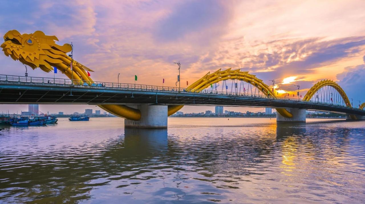 Cầu Rồng Đ&agrave; Nẵng: Kỷ niệm đ&aacute;ng nhớ dưới m&agrave;n phun lửa v&agrave; nước cuối tuần - Ảnh 11.