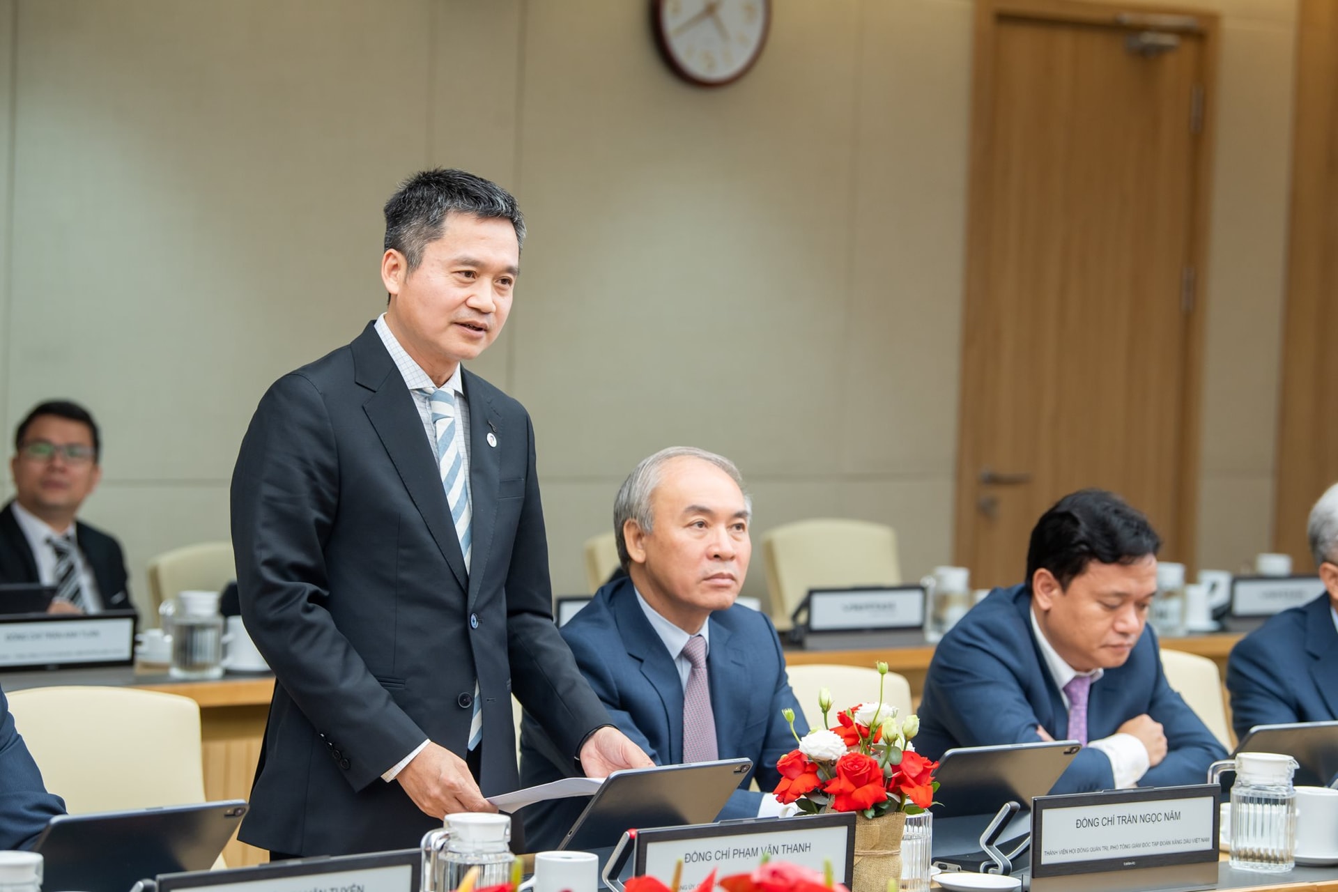 Viettel bắt tay &ocirc;ng lớn xăng dầu "khủng" nhất Việt Nam: Sẽ c&oacute; h&agrave;ng ngh&igrave;n trạm xăng th&ocirc;ng minh thế hệ mới? - Ảnh 4.