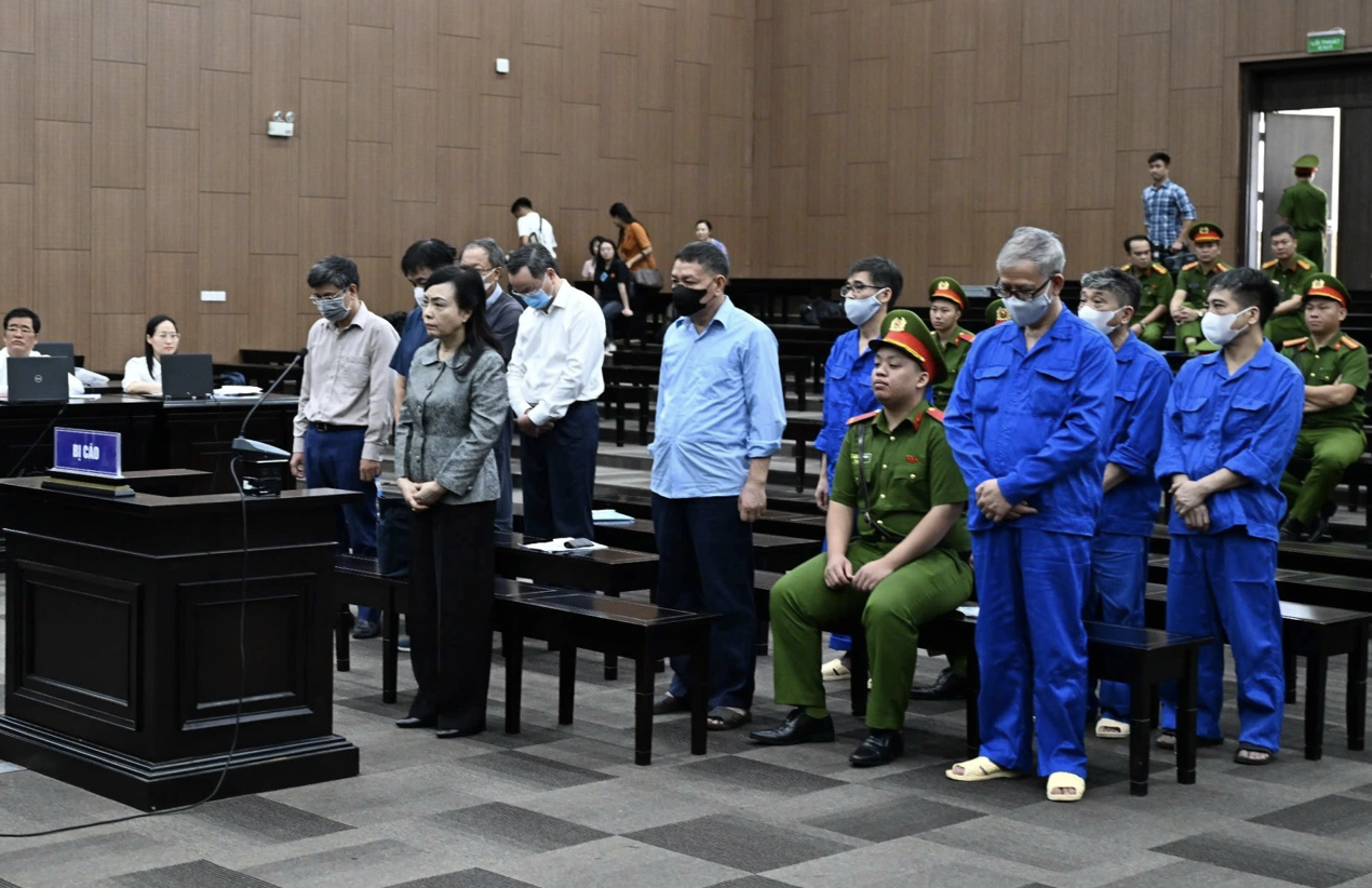 Tòa tuyên án cựu Bộ trưởng Bộ Y tế Nguyễn Thị Kim Tiến về thất thoát tài sản Nhà nước - Ảnh 2. Tòa tuyên án cựu Bộ trưởng Bộ Y tế Nguyễn Thị Kim Tiến về thất thoát tài sản Nhà nước - Ảnh 2.