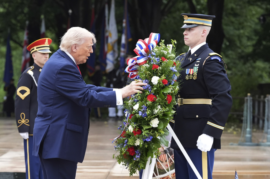 Sức khỏe của Tổng thống Trump tiếp tục thu hút sự chú ý của dư luận Mỹ - Ảnh 2.
