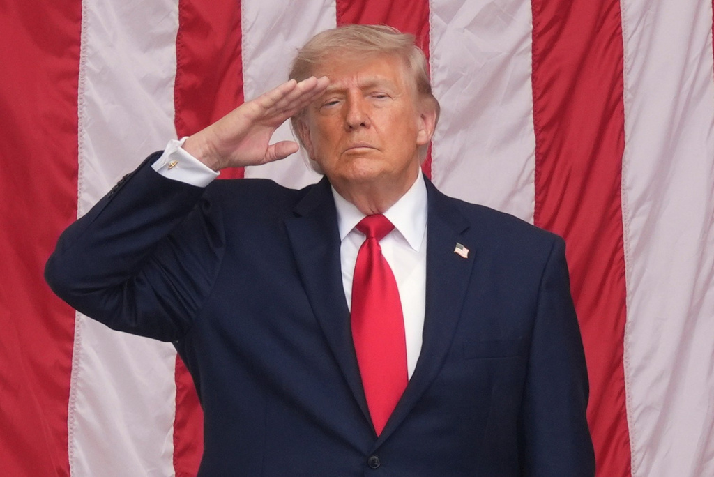 Sức khỏe của Tổng thống Trump tiếp tục thu hút sự chú ý của dư luận Mỹ - Ảnh 1.