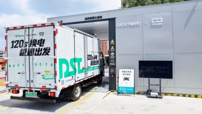 Láng giềng Việt Nam ra mắt hệ sinh thái đổi pin cho xe điện bỏ xa cả thế giới: Xe tải đổi pin chỉ mất 120 giây, sẽ lắp 140 trạm trong năm nay- Ảnh 1. Láng giềng Việt Nam ra mắt hệ sinh thái đổi pin cho xe điện bỏ xa cả thế giới: Xe tải đổi pin chỉ mất 120 giây, sẽ lắp 140 trạm trong năm nay- Ảnh 1.