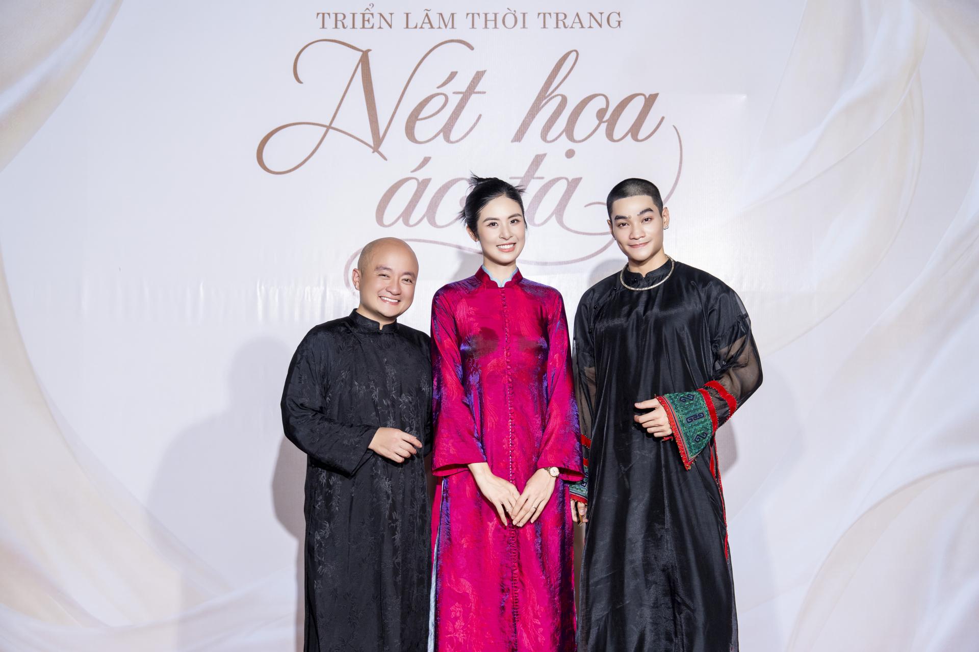 Triển l&atilde;m &ldquo;N&eacute;t họa &aacute;o ta&rdquo; của NTK Cao Minh Tiến quy tụ nhiều nghệ sĩ Việt đ&igrave;nh đ&aacute;m - Ảnh 1.