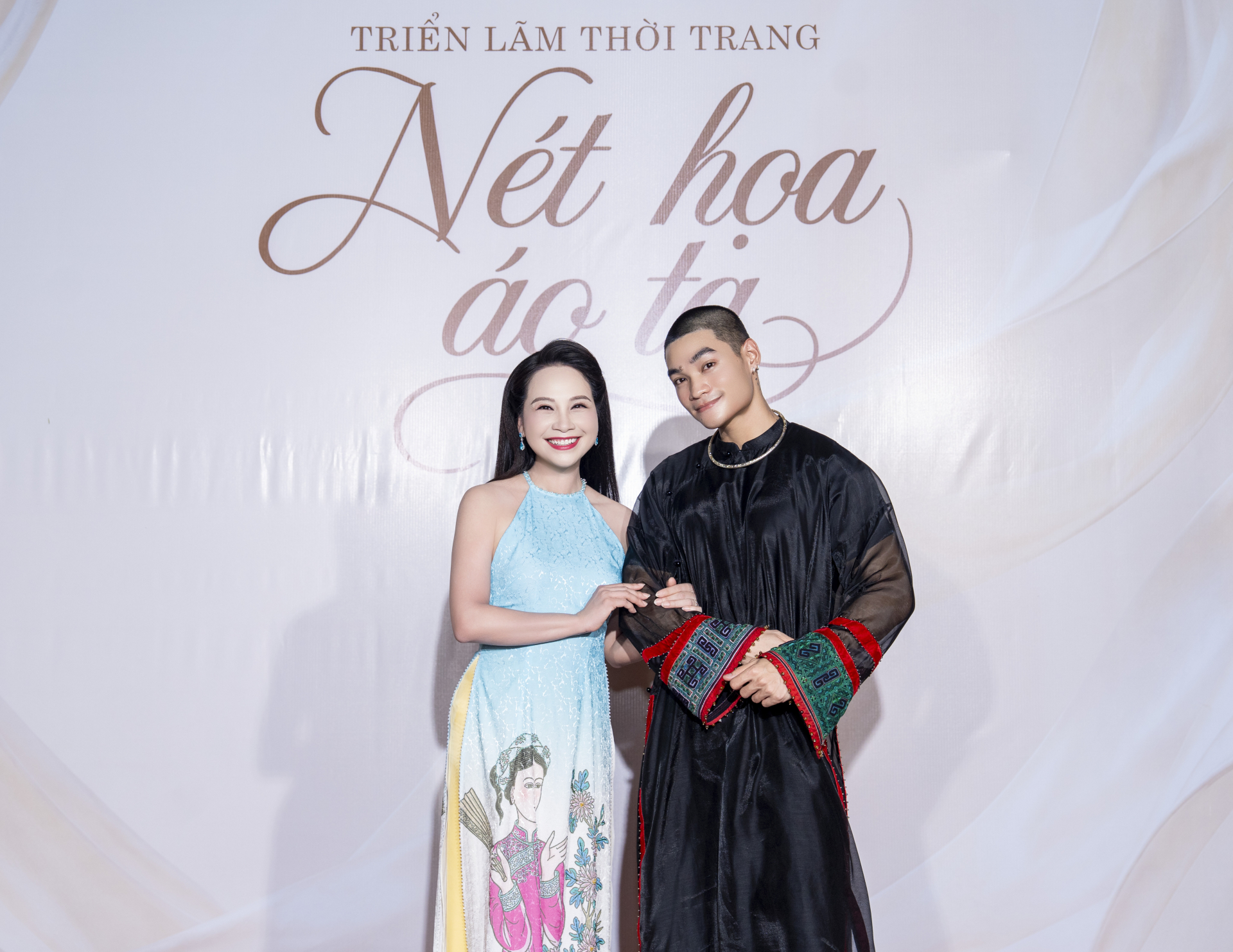 Triển l&atilde;m &ldquo;N&eacute;t họa &aacute;o ta&rdquo; của NTK Cao Minh Tiến quy tụ nhiều nghệ sĩ Việt đ&igrave;nh đ&aacute;m - Ảnh 6.