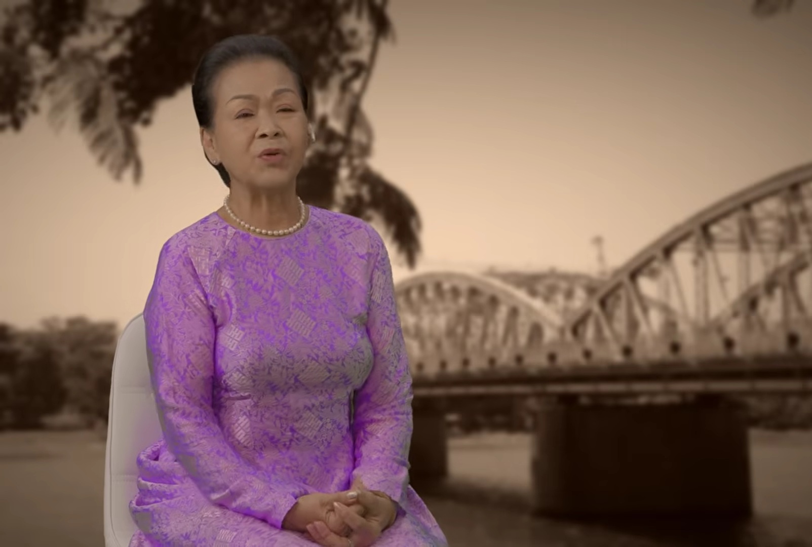 Kh&aacute;nh Ly y&ecirc;u một người ở Huế: "C&oacute; người n&oacute;i v&igrave; Đ&ocirc;ng Phong m&agrave; t&ocirc;i li dị, kh&ocirc;ng hề đ&uacute;ng" - Ảnh 1.