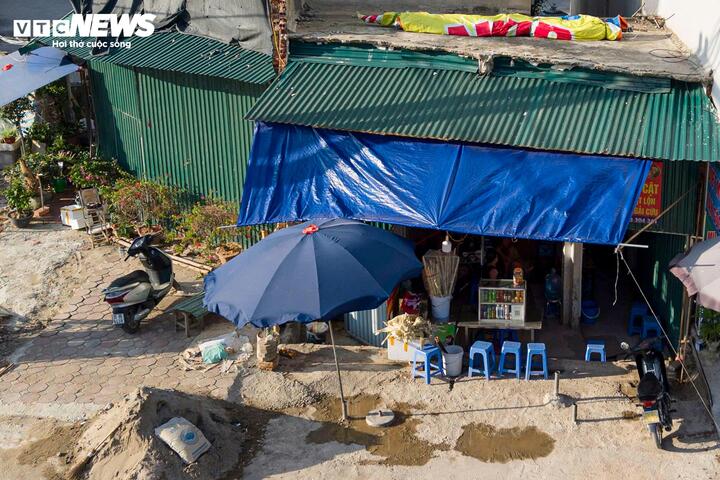 'Nh&agrave; một cột' ch&ecirc;nh v&ecirc;nh giữa đại c&ocirc;ng trường V&agrave;nh đai 2,5 H&agrave; Nội bị ph&aacute; bỏ - Ảnh 15.