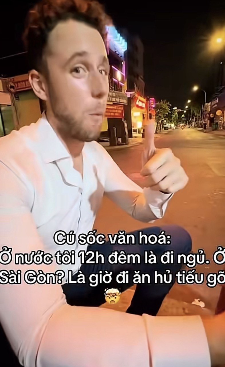 Kh&aacute;ch T&acirc;y trải nghiệm văn h&oacute;a ăn khuya th&uacute; vị tại Việt Nam - Ảnh 1.
