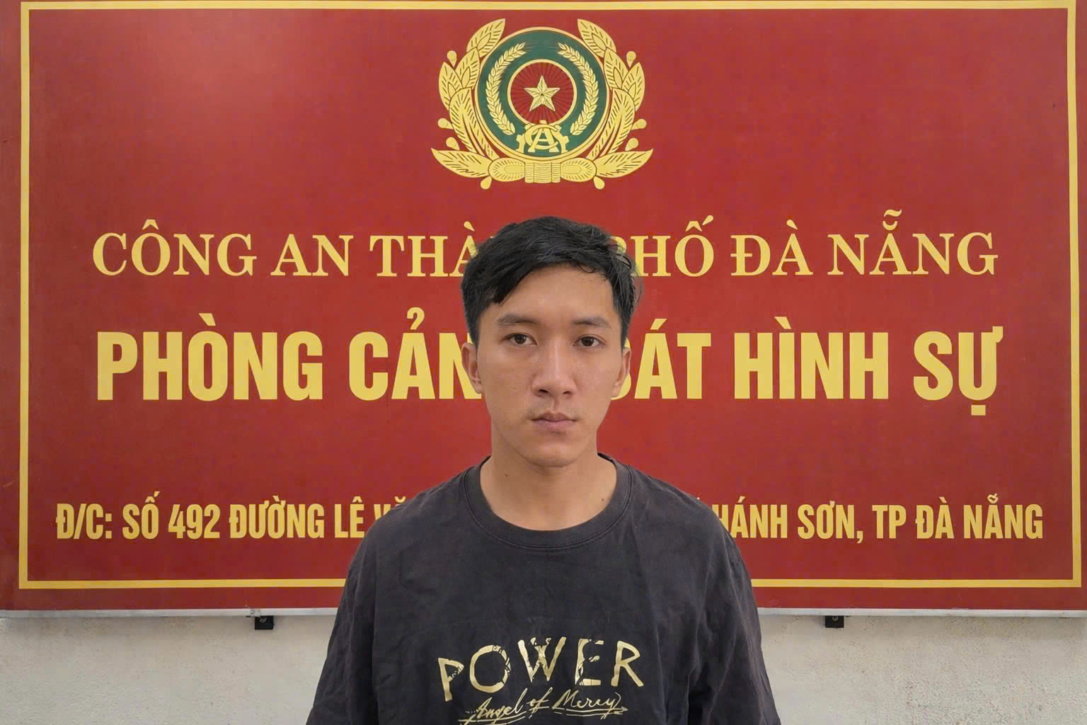 Trộm cắp tiền công đức tại Đà Nẵng: Nghi phạm giả du khách bị bắt giữ - Ảnh 1. Trộm cắp tiền công đức tại Đà Nẵng: Nghi phạm giả du khách bị bắt giữ - Ảnh 1.