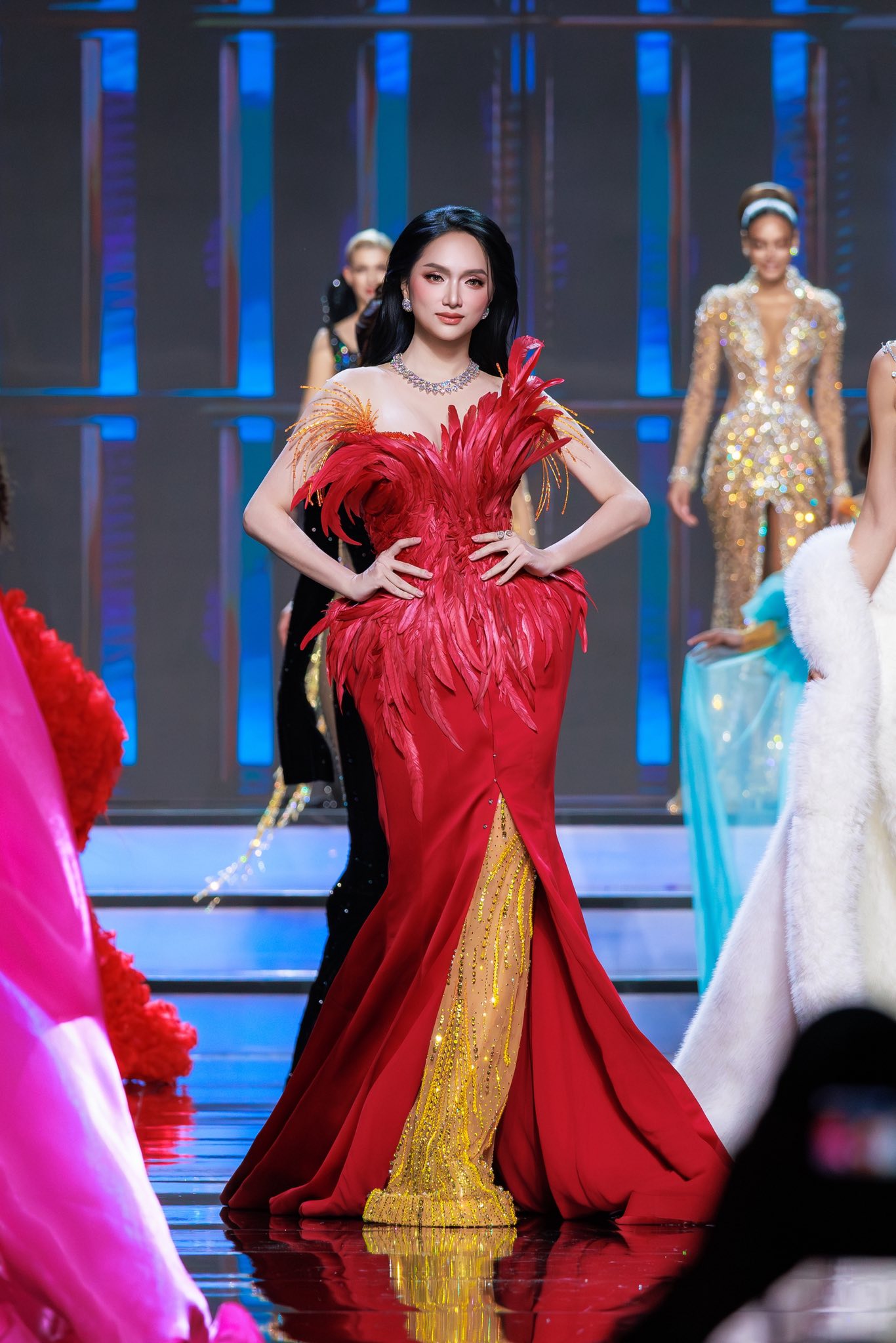 Bán kết 2 Miss Grand: Hương Giang bung skill thi bikini, nhận điểm số bất ngờ từ giám khảo khó tính- Ảnh 7. Bán kết 2 Miss Grand: Hương Giang bung skill thi bikini, nhận điểm số bất ngờ từ giám khảo khó tính- Ảnh 7.