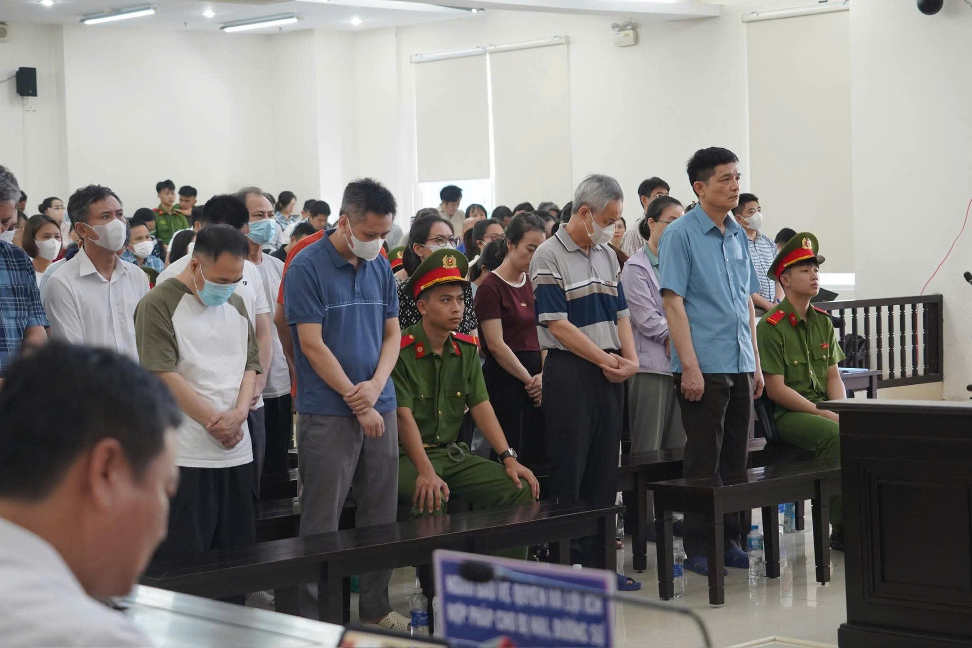 Bà Nguyễn Thị Kim Tiến phải bồi thường hơn 108 tỉ đồng - Ảnh 2. Bà Nguyễn Thị Kim Tiến phải bồi thường hơn 108 tỉ đồng - Ảnh 1.