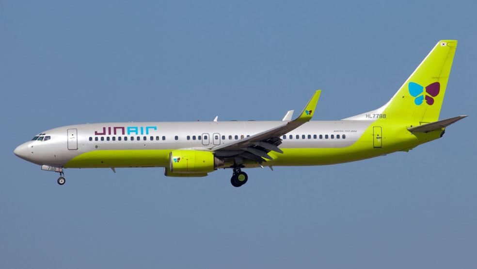 Hãng hàng không ngừng cho tiếp viên mới nhận việc, cắt gần 200 chuyến bay quốc tế - Ảnh 1.