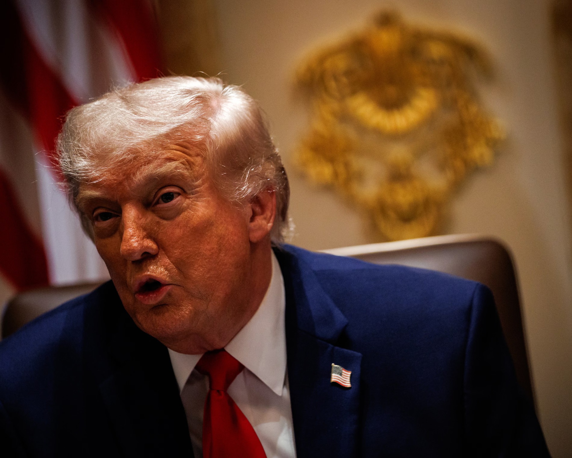 Tổng thống Donald Trump buông lời đe dọa quân sự chưa từng có nhằm vào Oman - Ảnh 1. Tổng thống Donald Trump buông lời đe dọa quân sự chưa từng có nhằm vào Oman - Ảnh 1.