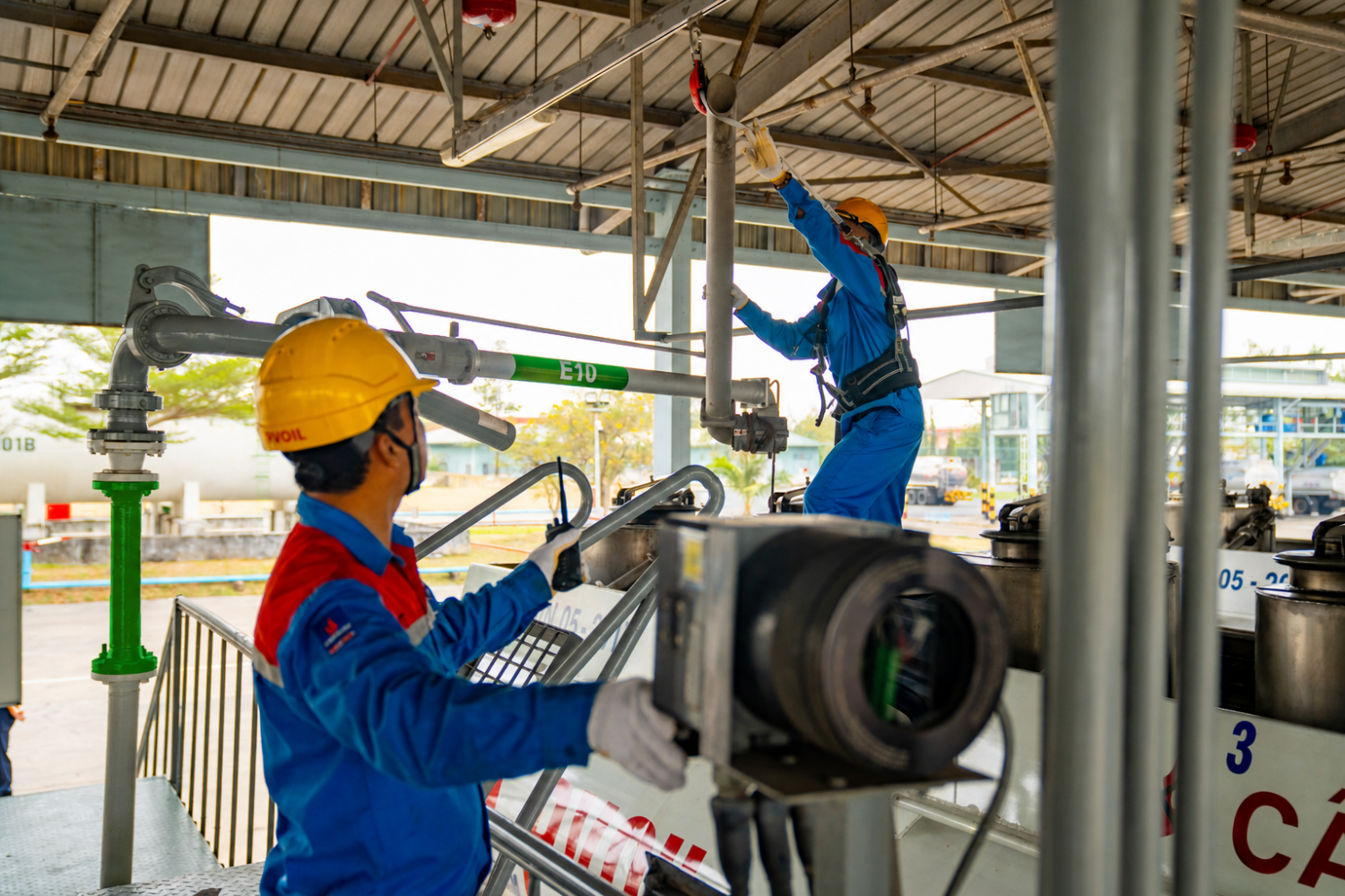 Xăng sinh học E10 tại Việt Nam được phối trộn và kiểm định như thế nào? - Ảnh 2.